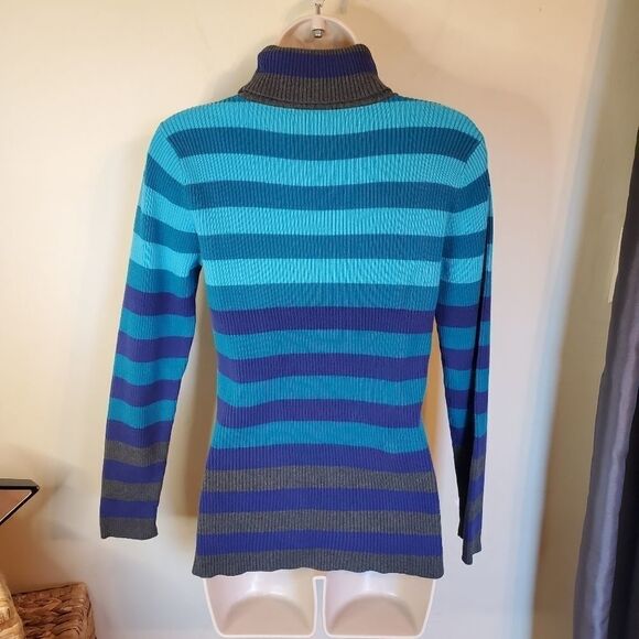 Color Block Striped Turtleneck Sweater - Picture 4 of 10